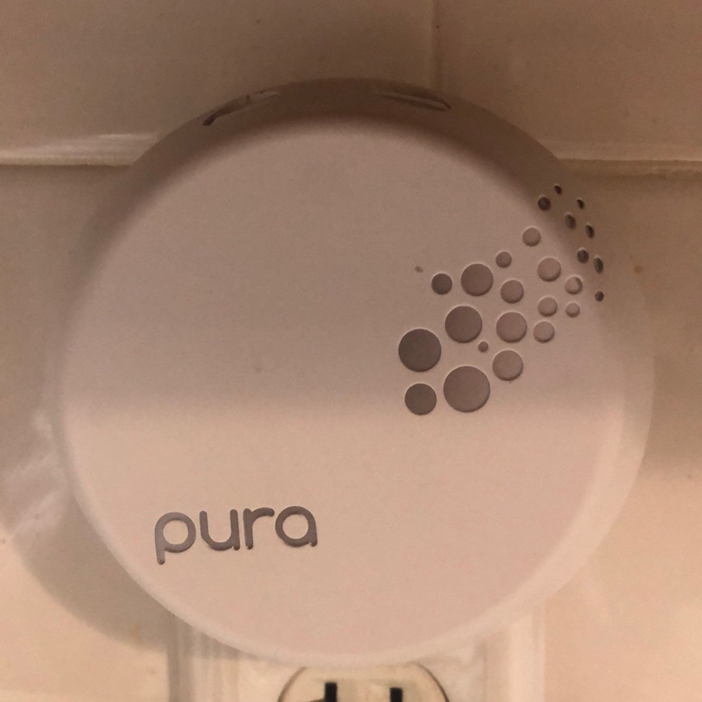 Pura smart fragrance device with two fragrance refills